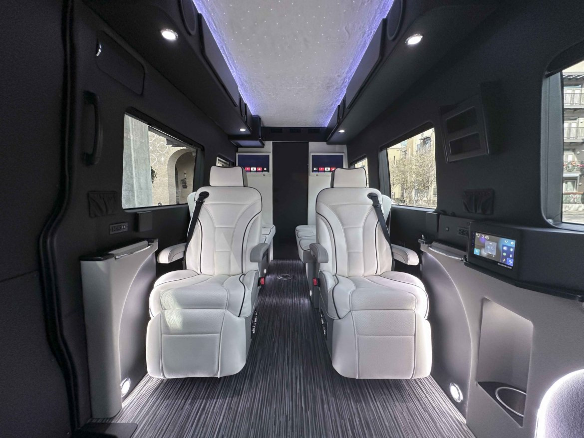 New Mercedes-Benz Supreme Sprinter 23-027