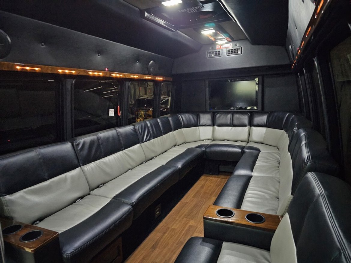 Used 2012 Ford E350 14 Passenger Limo Bus