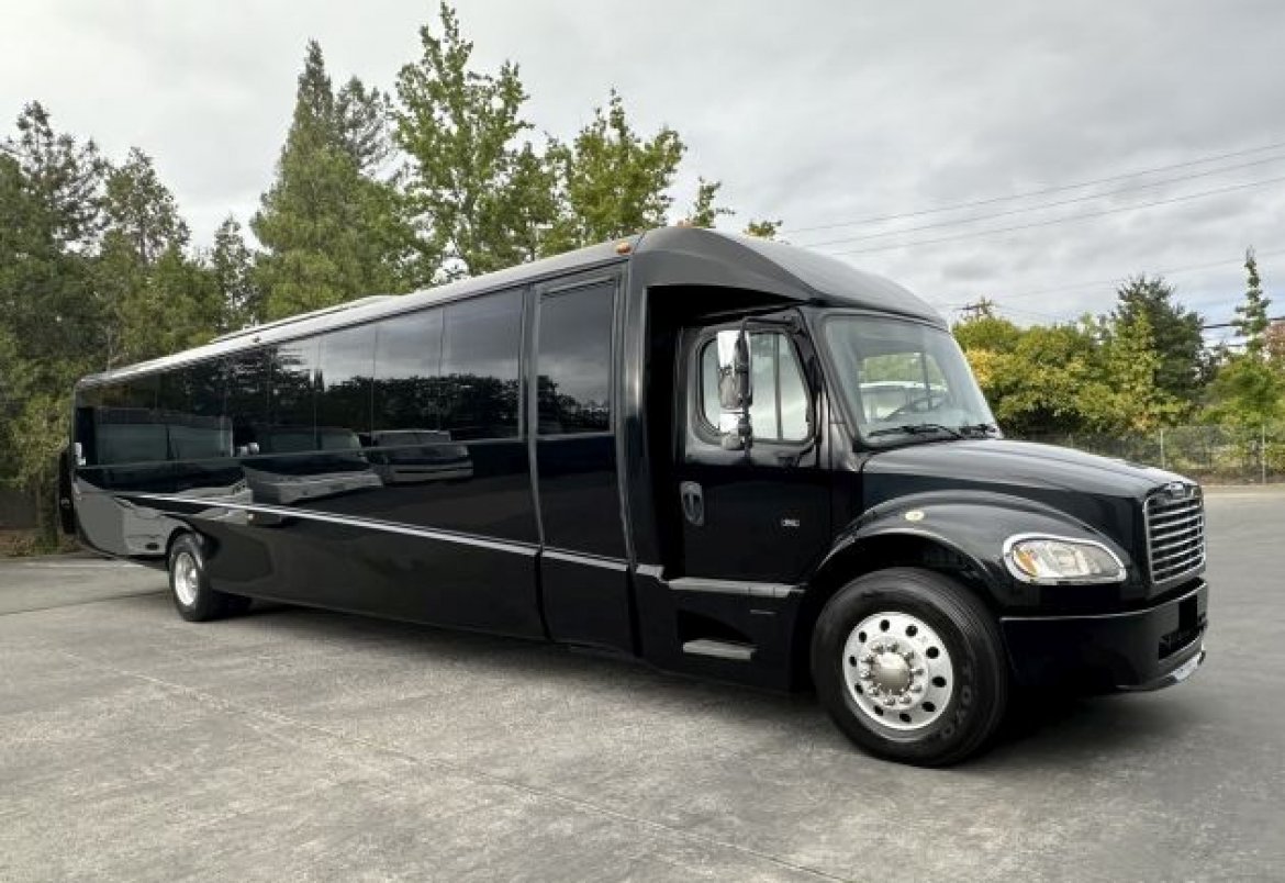 Used 2015 Freightliner M2 Executive Shuttle