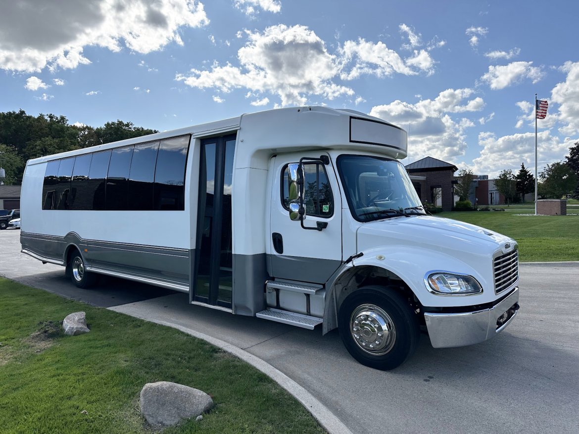 Used 2016 Freightliner Odyssey XL