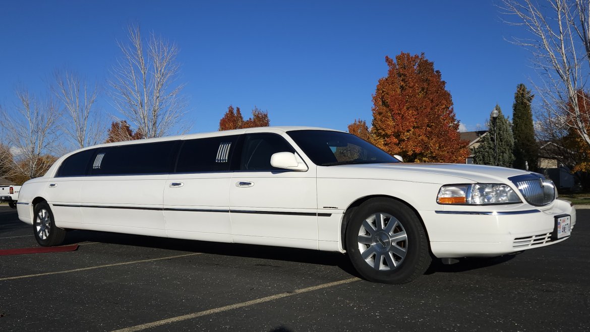 Used 2004 Lincoln Town Car For sale