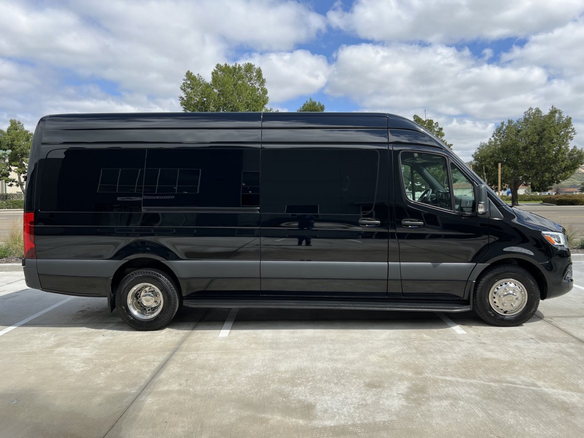 New 2023 Platinum Big Toys Mercedes-Benz 14 Passenger Limo Sprinter For Sale