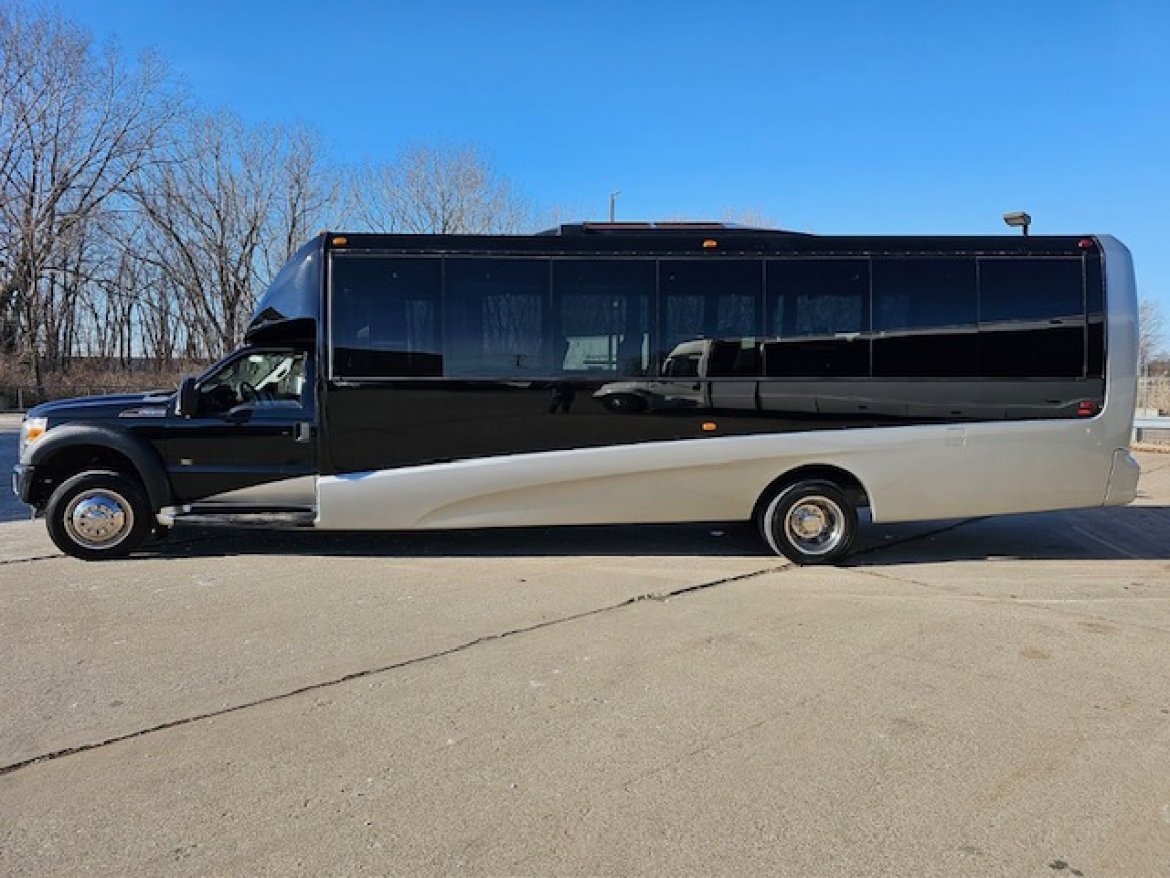 Used 2013 Ford F550 GM 33 Gas Shuttle Bus