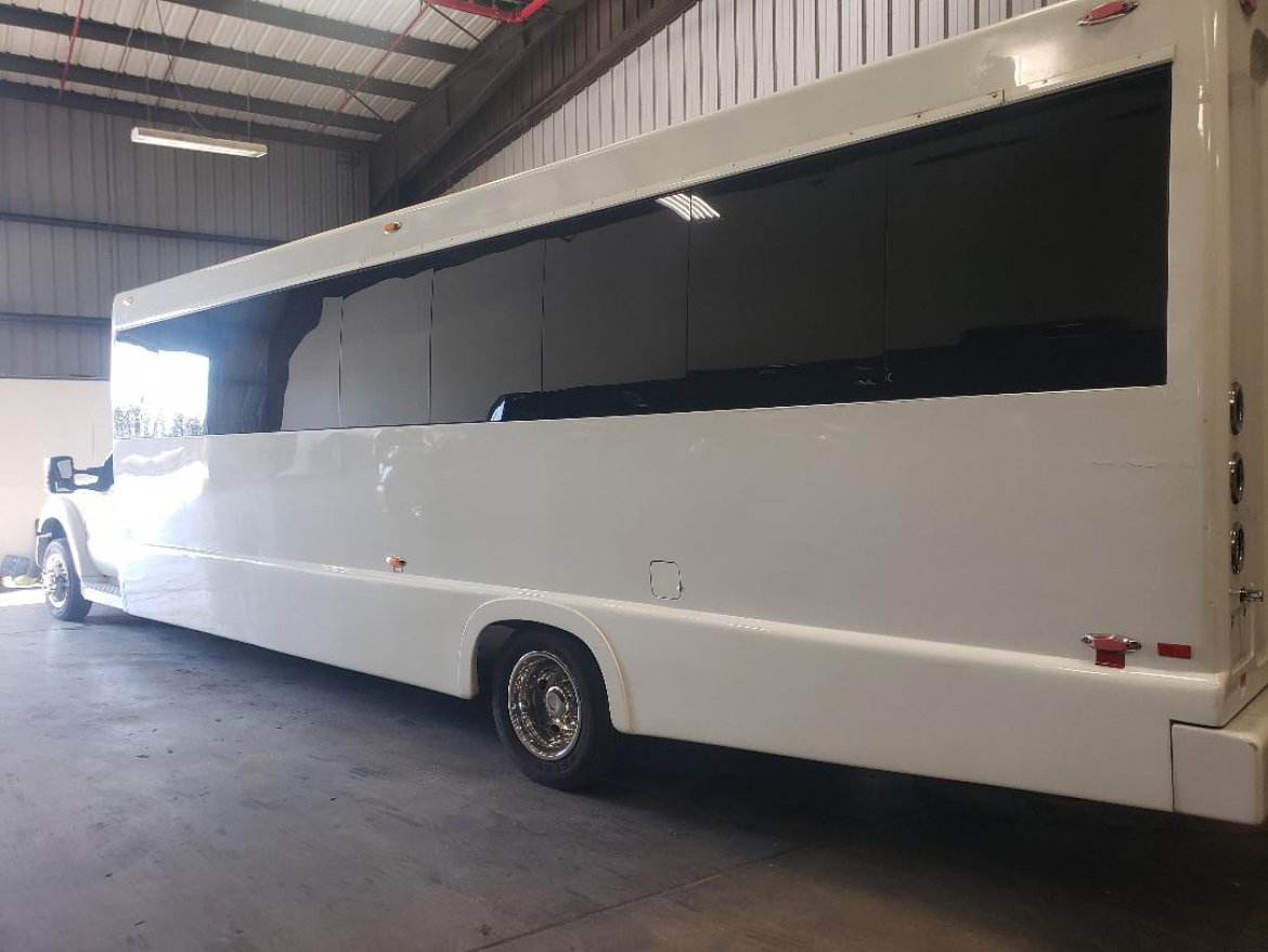 Used 2013 Ford F550 Limo Bus