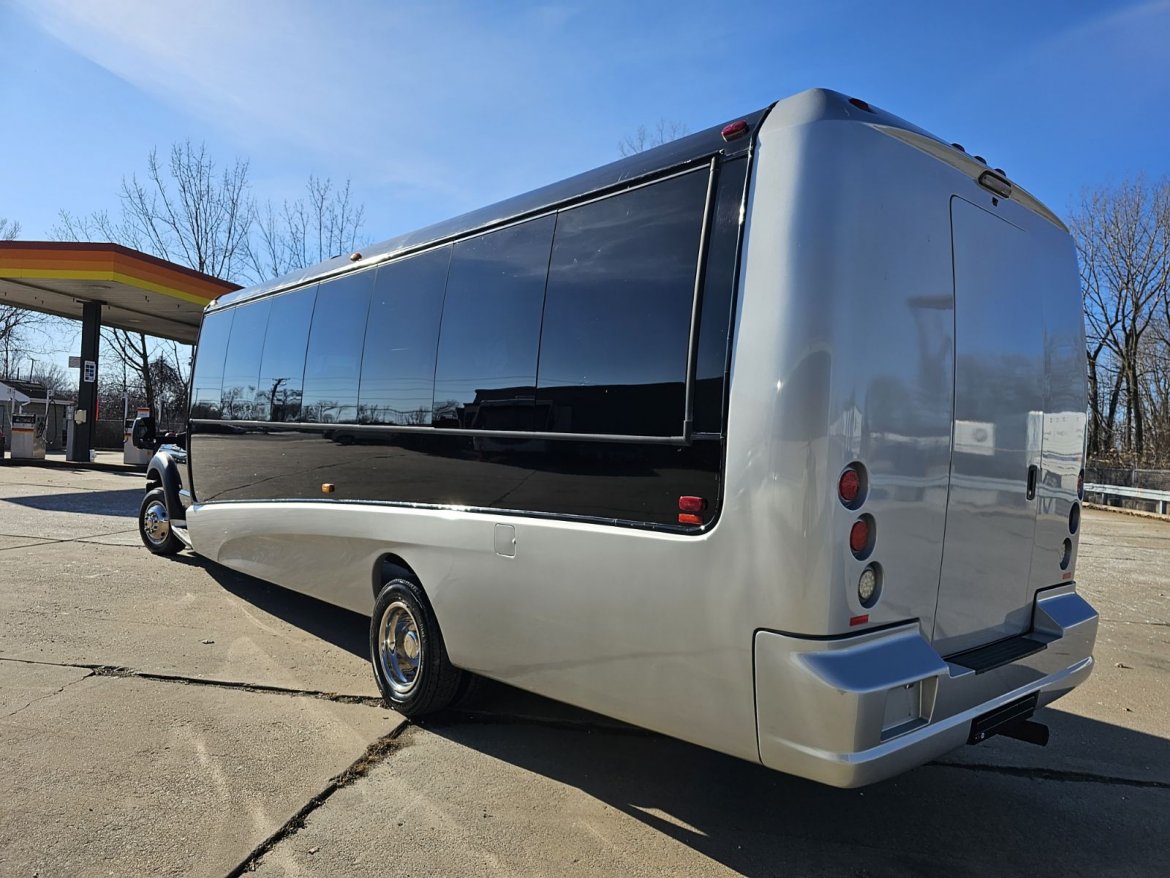 Used 2013 Ford F550 GM 33 Gas Shuttle Bus