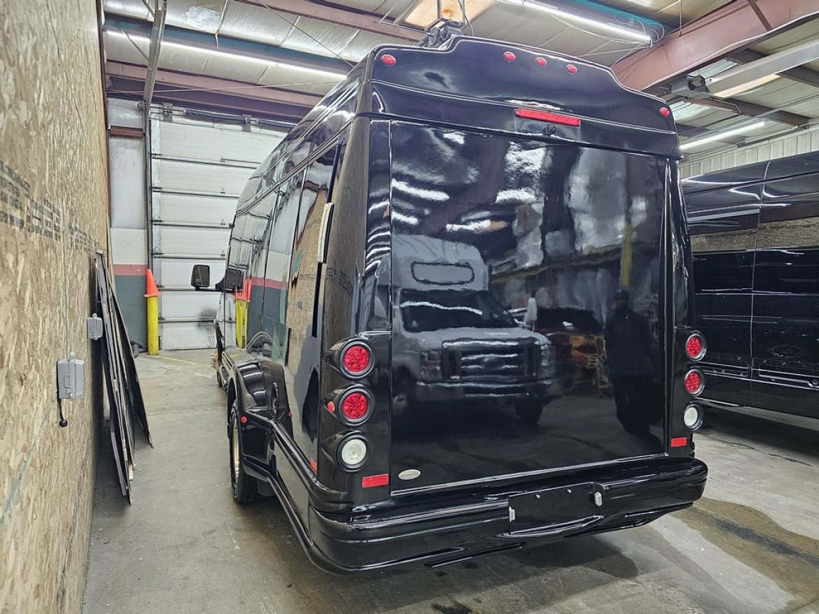 Used 2012 Ford E350 14 Passenger Limo Bus