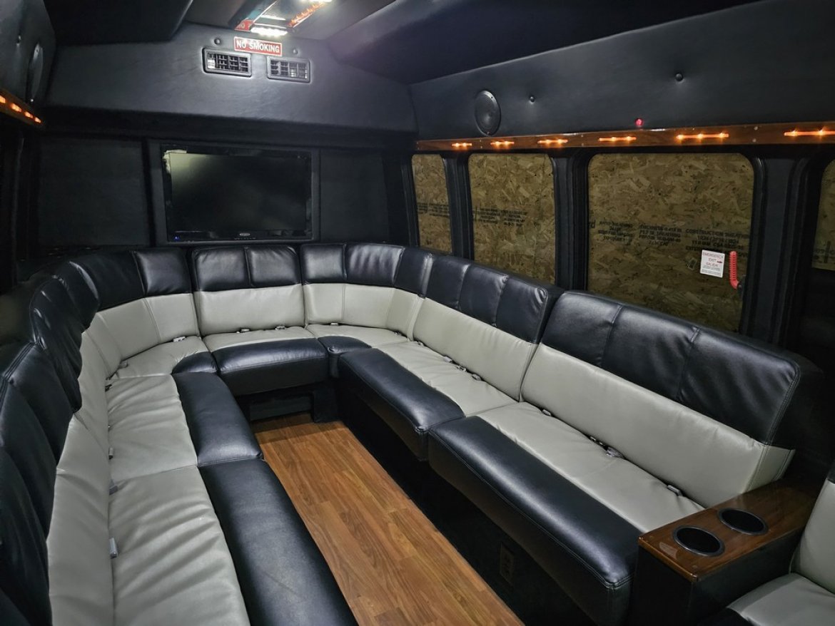 Used 2012 Ford E350 14 Passenger Limo Bus