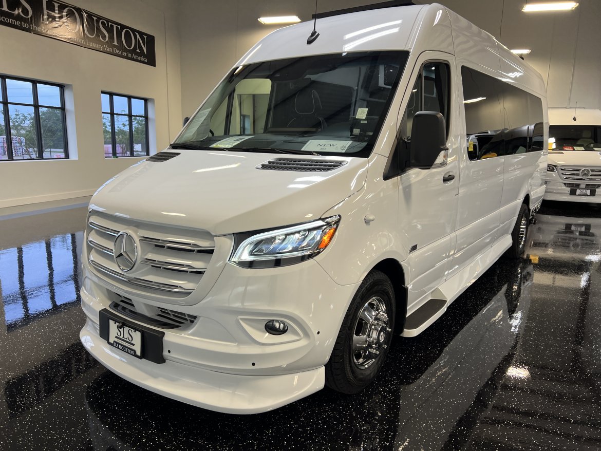 New 2024 Mercedes-Benz DayCruiser D6