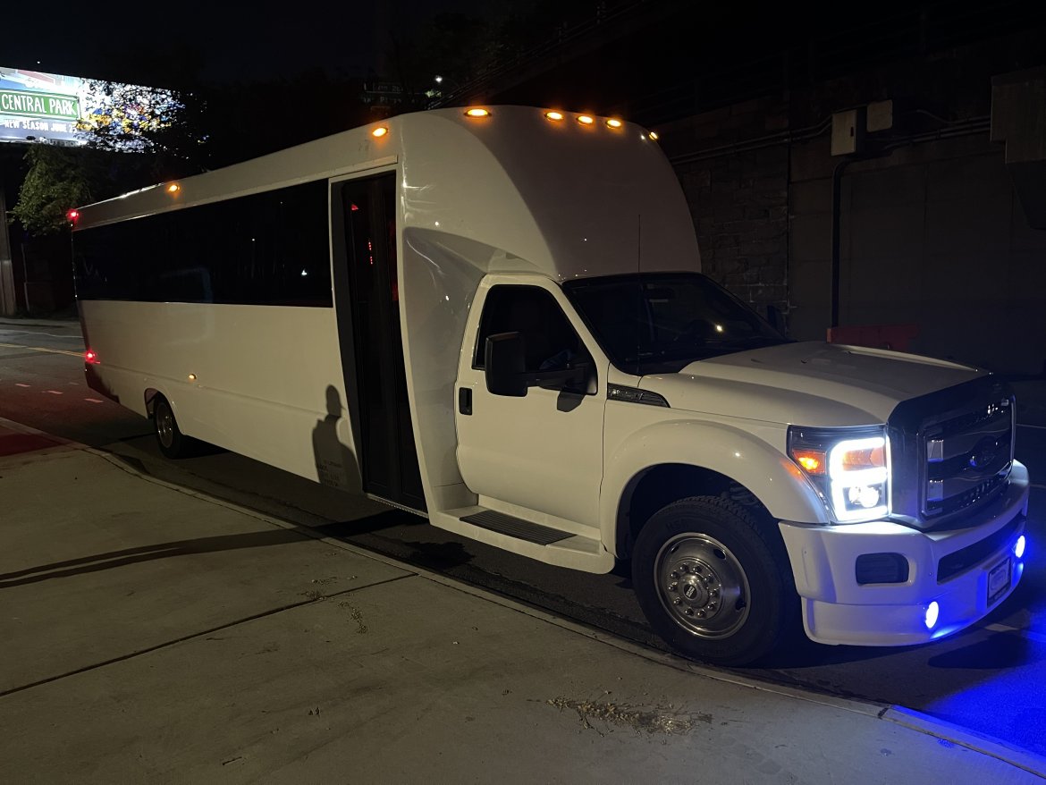 Used 2014 Ford F550 Limo Bus For Sale