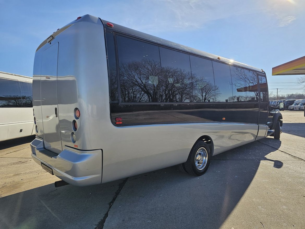 Used 2013 Ford F550 GM 33 Gas Shuttle Bus