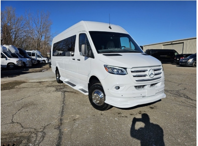 2022 Mercedes-Benz Sprinter 3500XD by Global Motor Coach 4x4