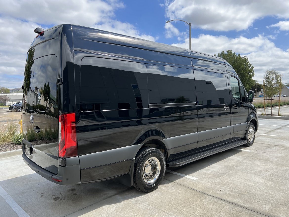 New 2023 Platinum Big Toys Mercedes-Benz 14 Passenger Limo Sprinter For Sale