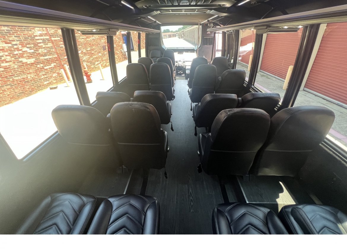 Used 2016 Ford F550 Executive shuttle for sale by Grech