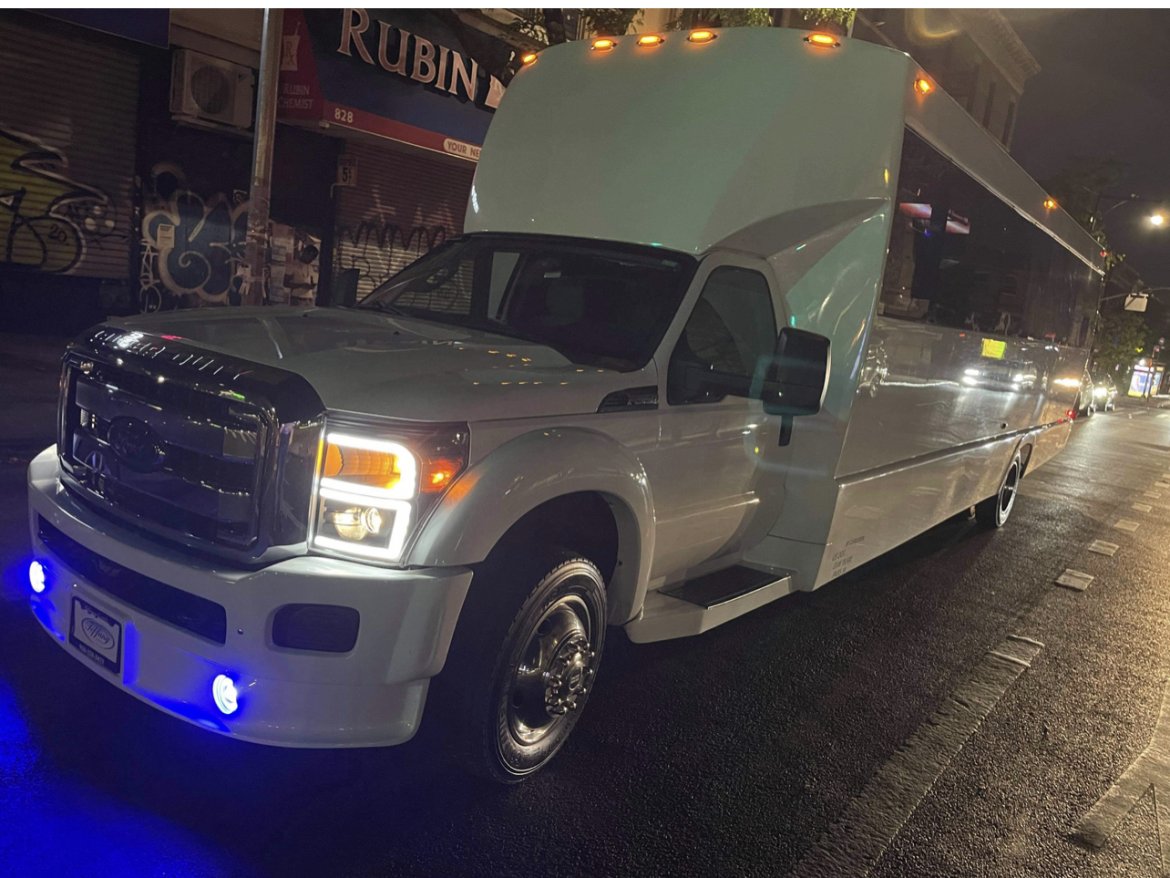 Used 2014 Ford F550 Limo Bus For Sale