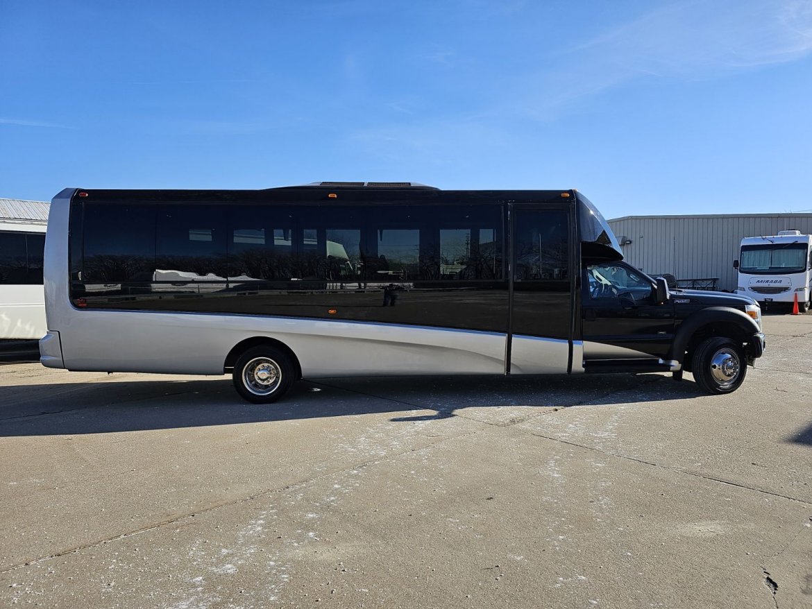 Used 2013 Ford F550 GM 33 Gas Shuttle Bus