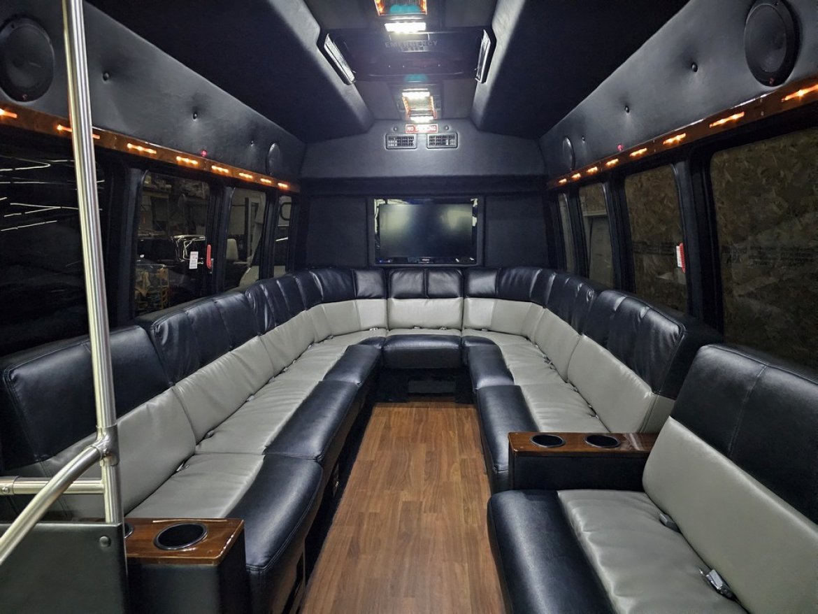 Used 2012 Ford E350 14 Passenger Limo Bus